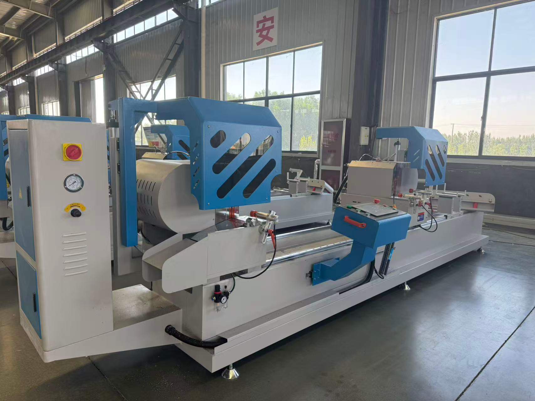 منشار القطع الدقيق المتأرجح الداخلي برأس مزدوج CNC مقاس 450 مم (45°/90°)