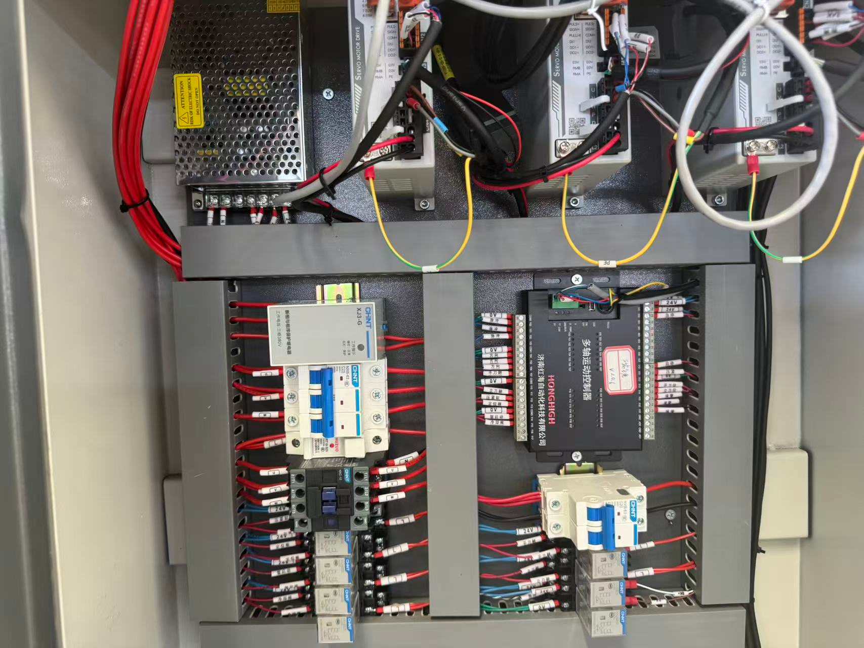 ماكينة CNC صناعية ذات 3+2 محور متعدد الزوايا لقطاعات الألومنيوم الخاصة